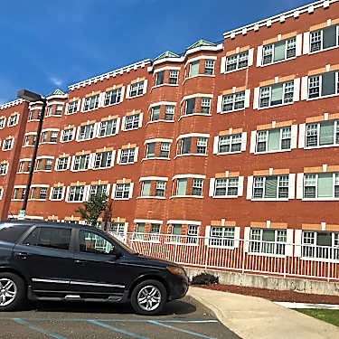 Linden Knolls 261 S Franklin St Hempstead Ny Apartments For Rent Rent Com