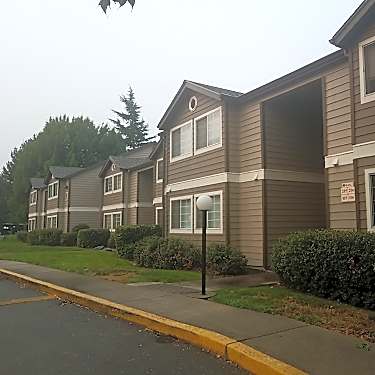 Riverwood Apartments 1625 Se N St Grants Pass Or Apartments