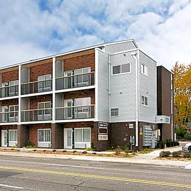 Amber On 11 Studios And Lofts 1201 E 11 Mile Road Royal Oak Mi Apartments For Rent Rent Com