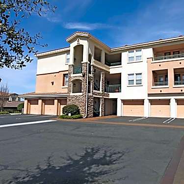 The Phoenician 1501 Secret Ravine Parkway Roseville Ca Apartments For Rent Rent Com