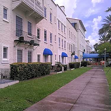 San Sebastian Apartments 333 University Dr Coral Gables Fl Apartments For Rent Rent Com