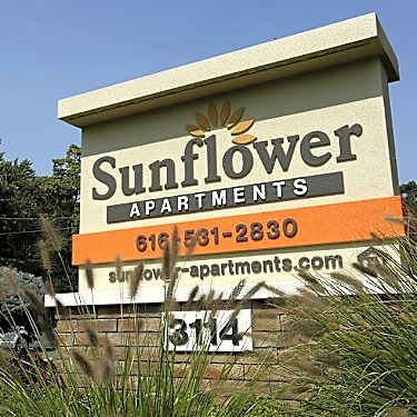 Sunflower Apartments 3114 Byron Center Ave Sw Wyoming Mi Apartments For Rent Rent Com