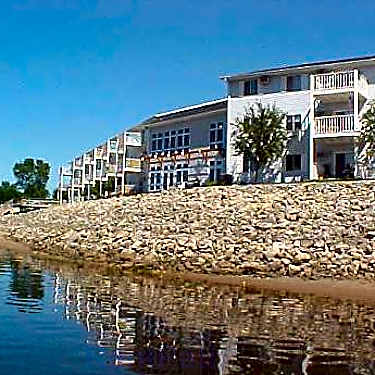 Rivers Edge Apartments 403 Gillette Street La Crosse Wi Apartments For Rent Rent Com