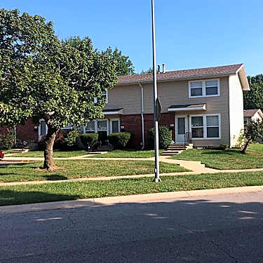 Loma Vista West Townhouses 7532 Loma Vista Dr Kansas City Mo Apartments For Rent Rent Com