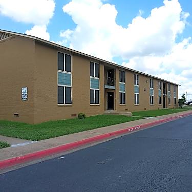 Spanish Hacienda Apartments 1212 Lowden Cir Fort Worth Tx Apartments For Rent Rent Com