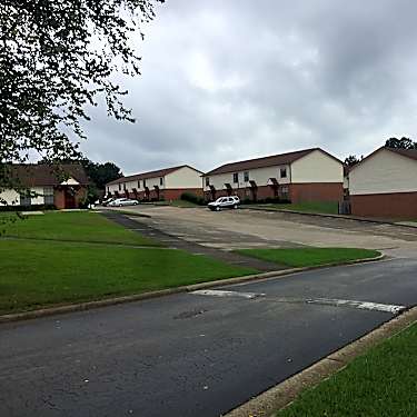 English Village 200 Somerset Pl Carrollton Ga Apartments For