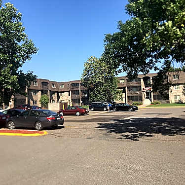 Windsor Gates 6200 78th Avenue N Brooklyn Park Mn Apartments