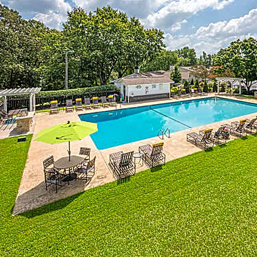 The Chimneys Apartments 4990 Old Spartanburg Road Taylors Sc Apartments For Rent Rent Com