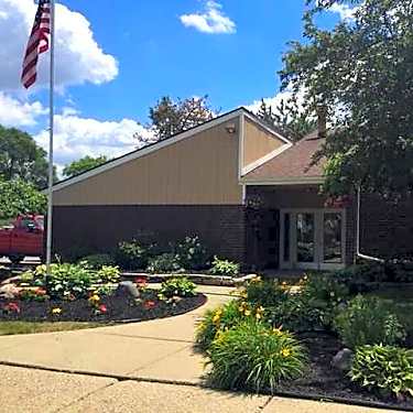 Shelby Oaks 45725 Utica Green West Shelby Township Mi Apartments For Rent Rent Com