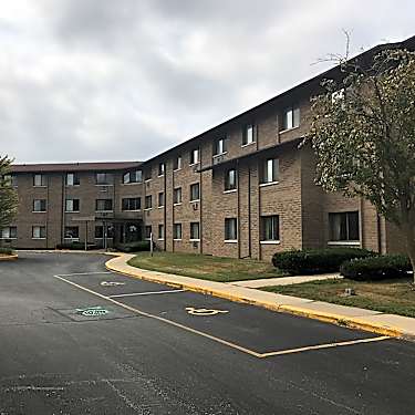 Meadows North 2060 Van Deuren St Green Bay Wi Apartments For Rent Rent Com