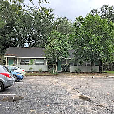 Regency Oaks 7831 Tippin Ave Pensacola Fl Apartments For Rent