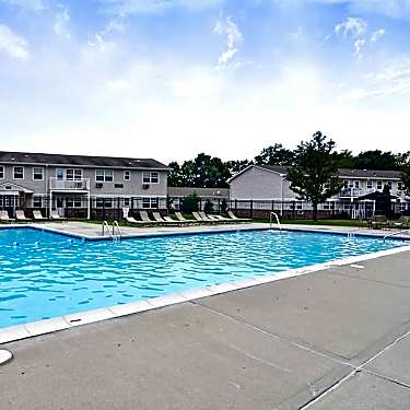 Hawthorne Court 211 Hawthorne Avenue 9 Central Islip Ny