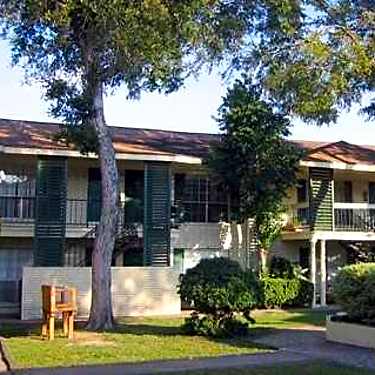Plantation Place 7900 Bellaire Houston Tx Apartments For Rent Rent Com