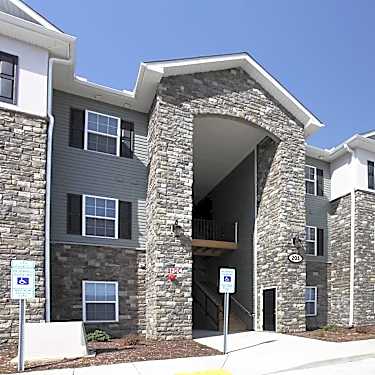 Woodland Heights Of Greensboro 201 Sandbar Circle Greensboro Nc Apartments For Rent Rent Com