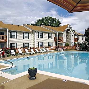 Pembroke Crossing 825 Crossing Court 103 Virginia Beach Va Apartments For Rent Rent Com