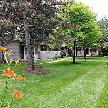 Waterbury 110 Waterbury Ct Westland Mi Apartments For Rent Rent Com