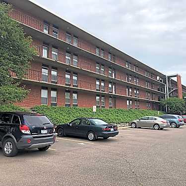 Royal Towers 1700 N Manhattan Ave Manhattan Ks Apartments For Rent Rent Com