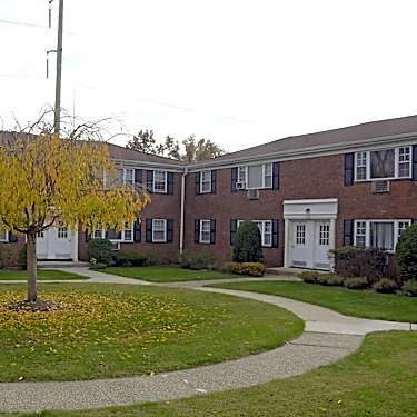 Riverview Terrace And Bayberry Gardens 72 Rivervale Ct Scotch Plains Nj Apartments For Rent Rent Com