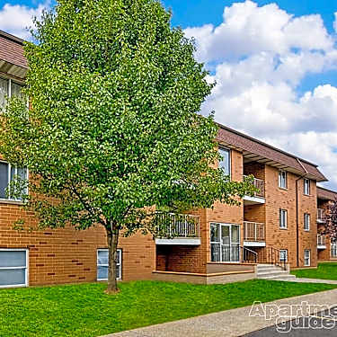 The Village At Fairplain 777 E Napier Ave Benton Harbor Mi Apartments For Rent Rent Com