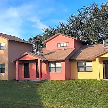Orangewood Park Apartments 3829 42nd Pl Vero Beach Fl Apartments For Rent Rent Com
