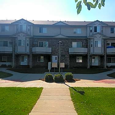 Eastglen Apartments 630 Lashley St Longmont Co Apartments For