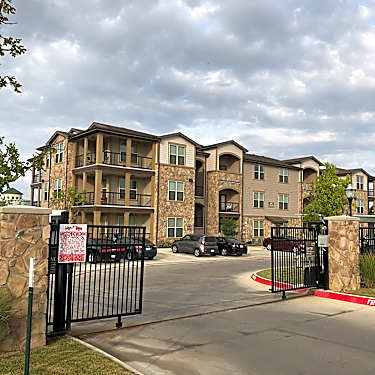 Eagle Crossings 8015 W Camp Wisdom Rd Dallas Tx Apartments