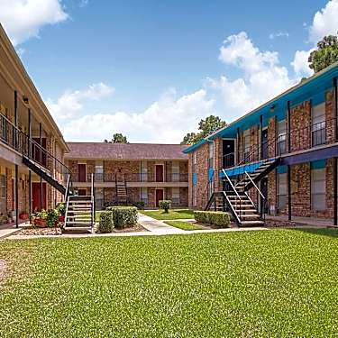Regency Apartments 4075 Laurel Street Beaumont Tx Apartments