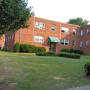 Carlyle Village Park Gardens Apartments 5301 Hamilton Street Hyattsville Md Apartments For Rent Rent Com