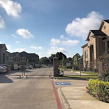Greens At Brentford 16731 Beechnut St Houston Tx Apartments For Rent Rent Com