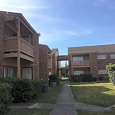 Gardenwood Apartments 1352 Gardina San Antonio Tx Apartments For Rent Rent Com