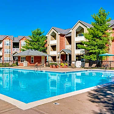 Lake Shore At Chesterfield Village 3660 S Cox Ave Springfield Mo Apartments For Rent Rent Com