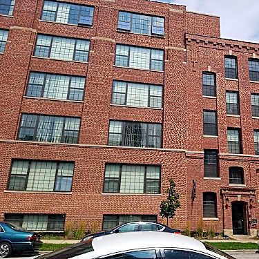Shoe Factory Lofts 224 W Washington St Milwaukee Wi Apartments For Rent Rent Com