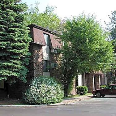 Briar Cliff Woods Apartments 3349 Airport Highway Toledo Oh Apartments For Rent Rent Com