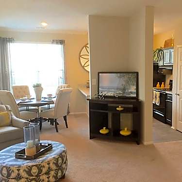 Brassfield Park 1921 New Garden Rd Greensboro Nc Apartments For Rent Rent Com