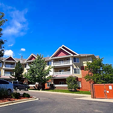 Carmel Oaks 1811 S Harlan Cir Lakewood Co Apartments For Rent Rent Com