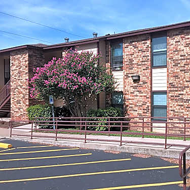 Raintree Apartments 1617 Canyon Creek Dr Temple Tx Apartments For Rent Rent Com