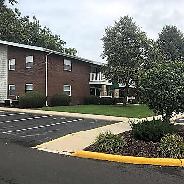 Stadium View Apartments 1700 Juniper Dr Bowling Green Oh Apartments For Rent Rent Com