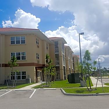 Bradford Square Retirement Community 3255 Vanderbilt Beach Rd Naples Fl Apartments For Rent Rent Com