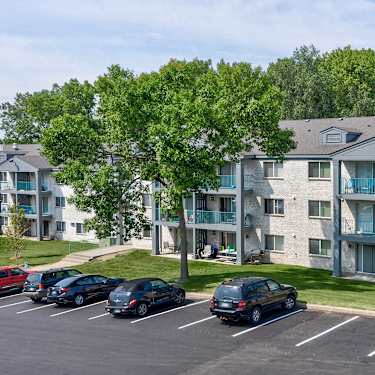 Plymouth Commons 3301 Highway 169 N Plymouth Mn Apartments For Rent Rent Com