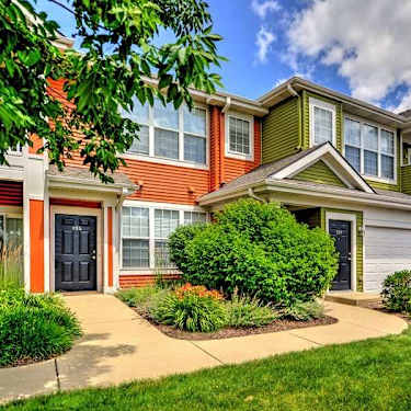 Glenmuir Of Naperville 2604 Rockport Ln Naperville Il Apartments For Rent Rent Com