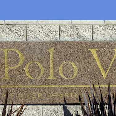 Cambridge Village Apartments 8200 N Laurelglen Blvd