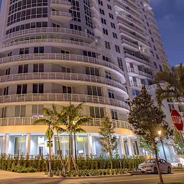 Amaray Las Olas By Windsor 215 Se 8th Ave Fort Lauderdale Fl Apartments For Rent Rent Com
