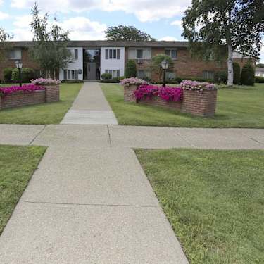 Rustic Village 999 E Henrietta Rd Rochester Ny Apartments For Rent Rent Com