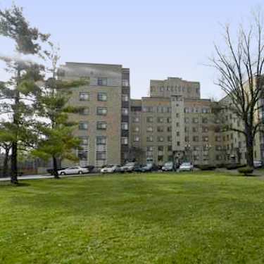 Royal York 1445 East Broad Street Building C Columbus Oh Apartments For Rent Rent Com