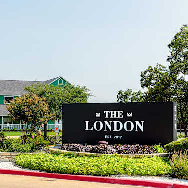 Walden Pond Apartments 1331 Harvey Mitchell Pkwy S College