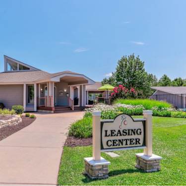 The Club At Cherry Hills 2200 South Rock Rd Wichita Ks Apartments For Rent Rent Com