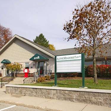 Alpine Meadows 3800 Fruit Ridge Ave Nw Grand Rapids Mi Apartments For Rent Rent Com