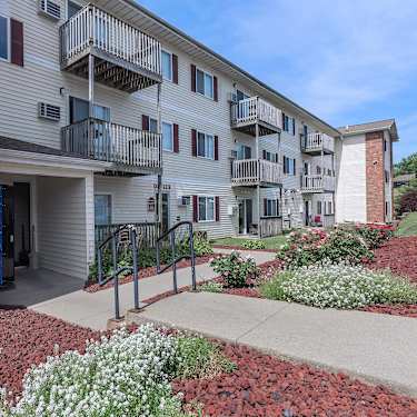 The Landings Apartments 1110 E Cross St Centerville Ia Apartments For Rent Rent Com