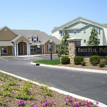 Bristol Park Of Oak Ridge 790 Emory Valley Road Oak Ridge Tn Apartments For Rent Rent Com