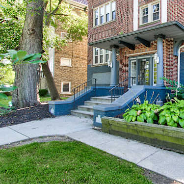 Coventry Overlook 2459 2463 Overlook Road Cleveland Heights Oh Apartments For Rent Rent Com